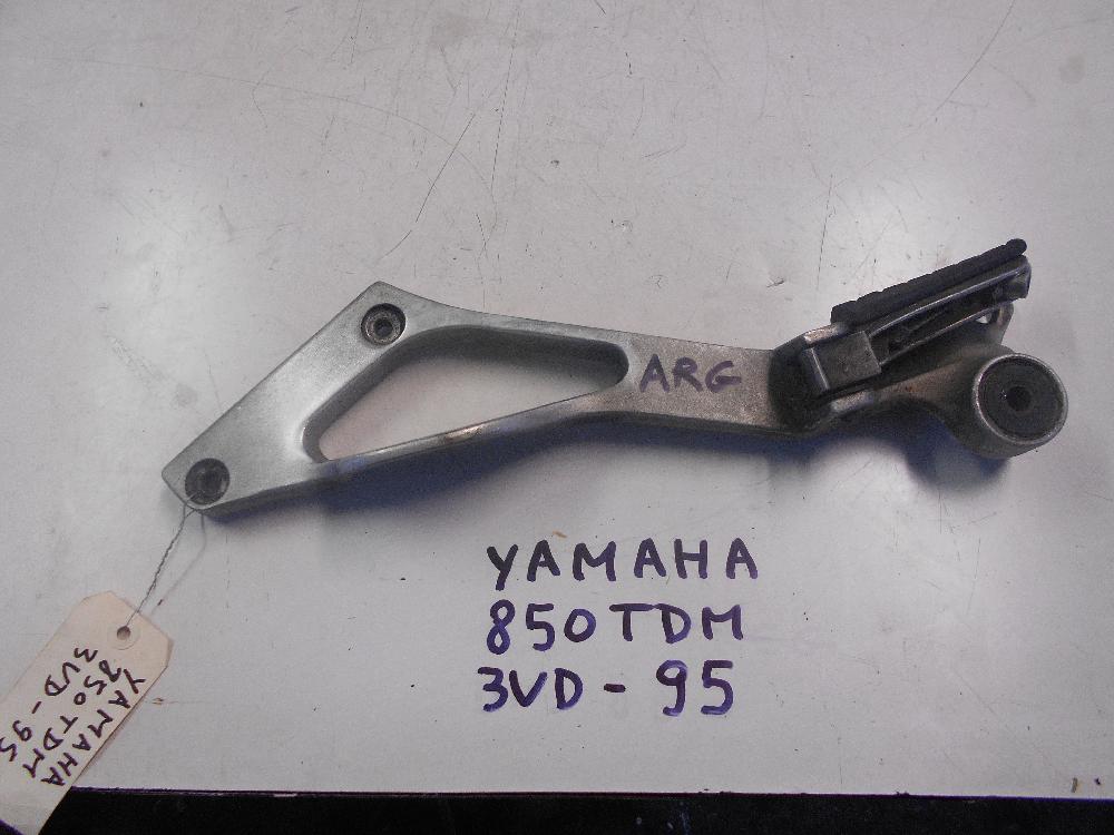 Platine arrière gauche YAMAHA 850 TDM 3VD - 96: Pi�ce d'occasion pour moto