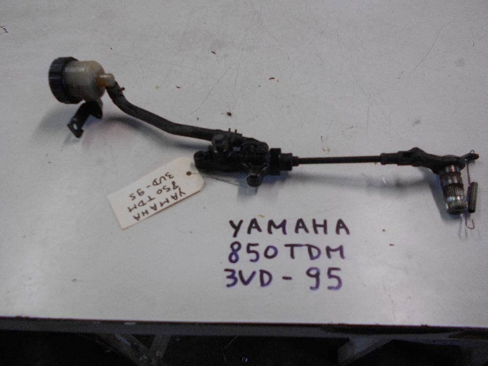 Maitre cylindre de frein arrière YAMAHA 850 TDM 3VD - 96: Pi�ce d'occasion pour moto