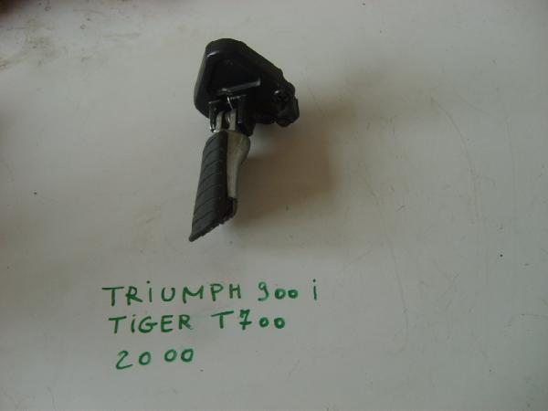 Repose pied gauche TRIUMPH 900 TIGER T700 - 00: Pi�ce d'occasion pour moto