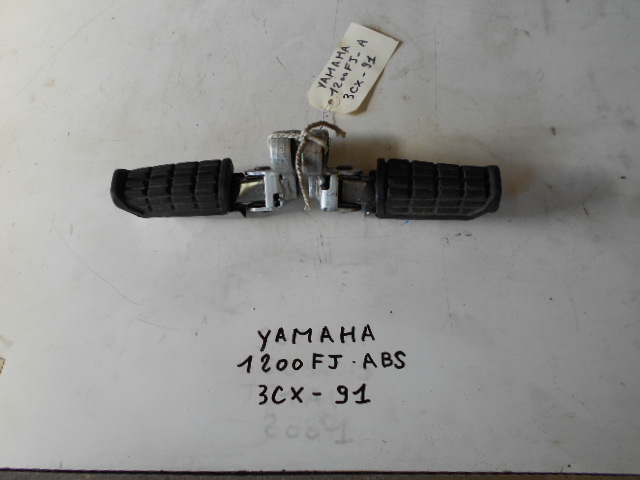 Repose pieds avant YAMAHA 1200 FJ 3CX - 91: Pi�ce d'occasion pour moto